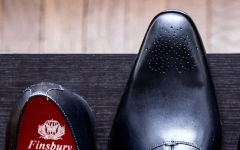 Vers quel bout de soulier se diriger : golf, droit, uni ou fleuri ?