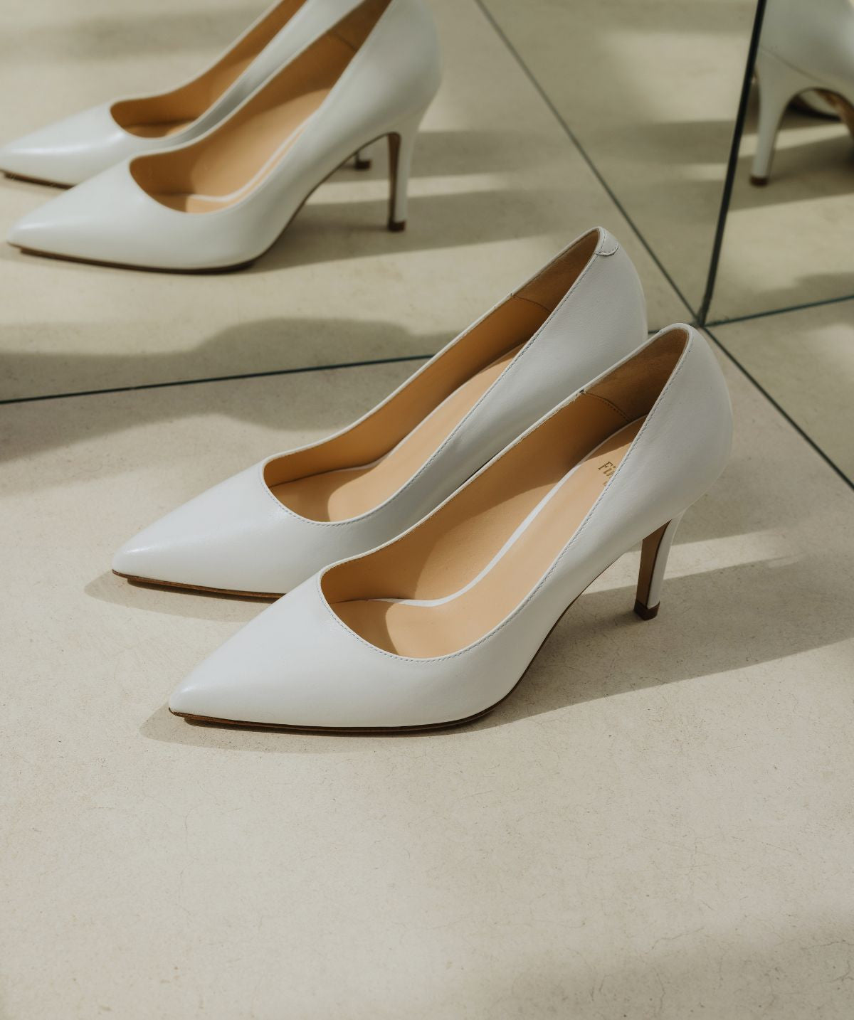 Manon Snow White Pumps