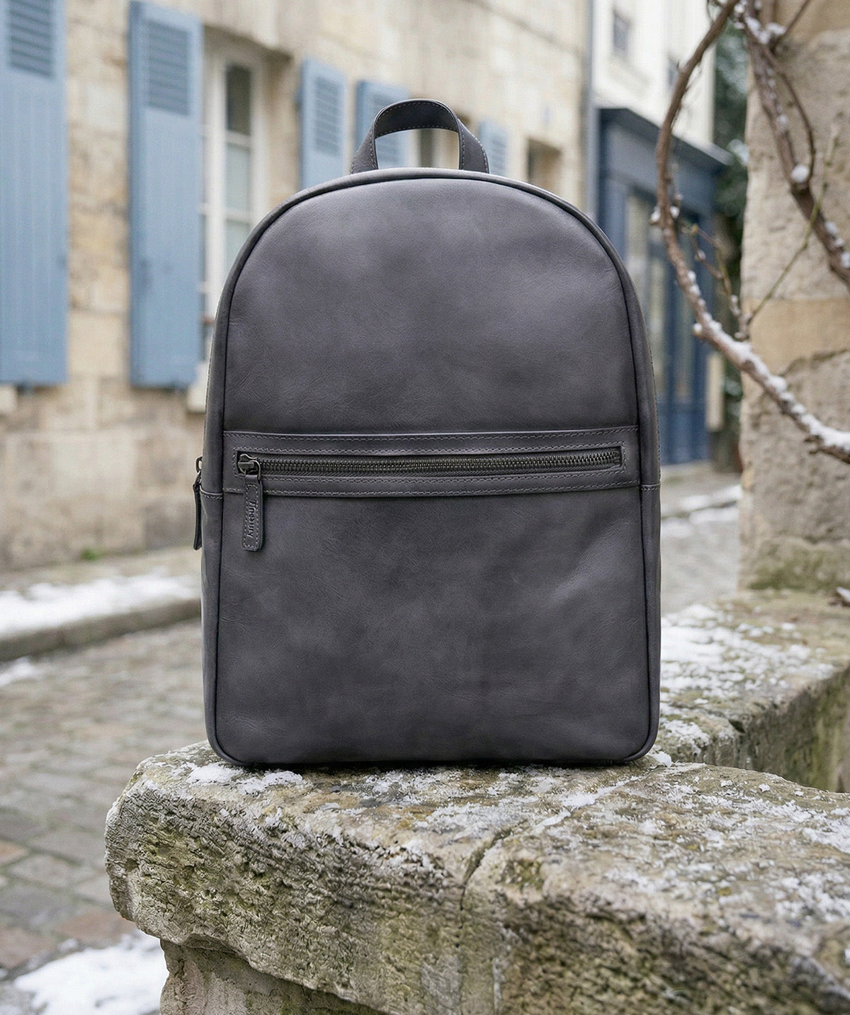 dark gray leather backpack Flap in An ergonomic design compact with the supremely durable full Gray Men's Leather Backpack |