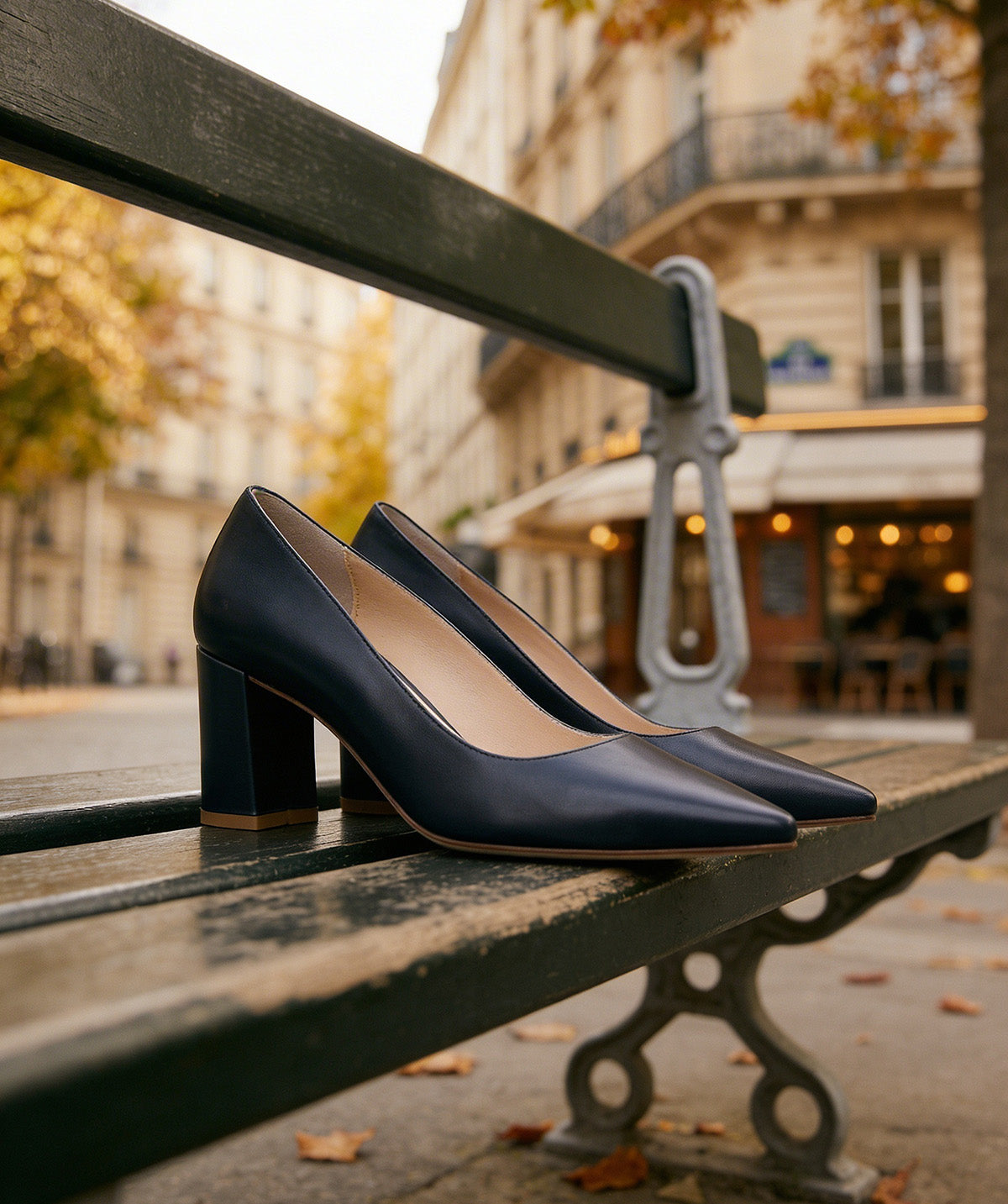 ANABEL Navy Pumps