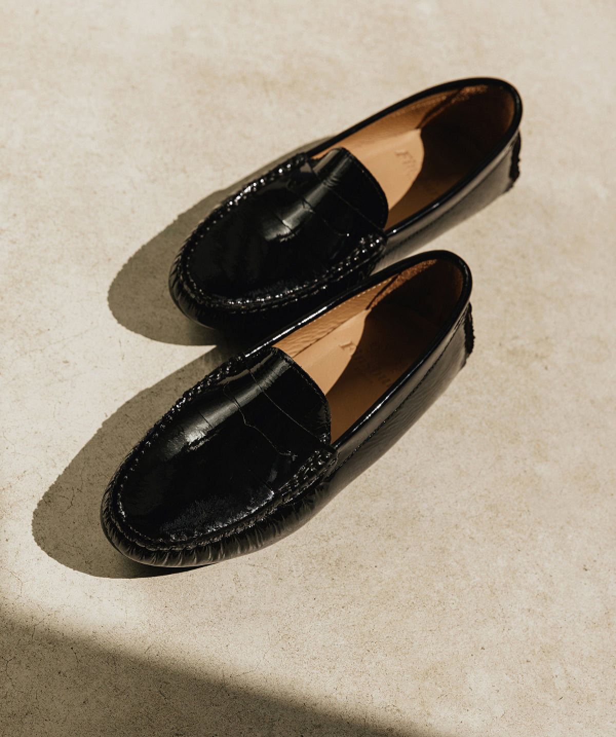 s/files/1/0898/2354/3633/files/mocassins-arlequin-vernis-noir.jpg_v_6602776196609-2_37ae11be-67ea-4c18-b7c5-dd2581d98663.jpg?v=1745540207